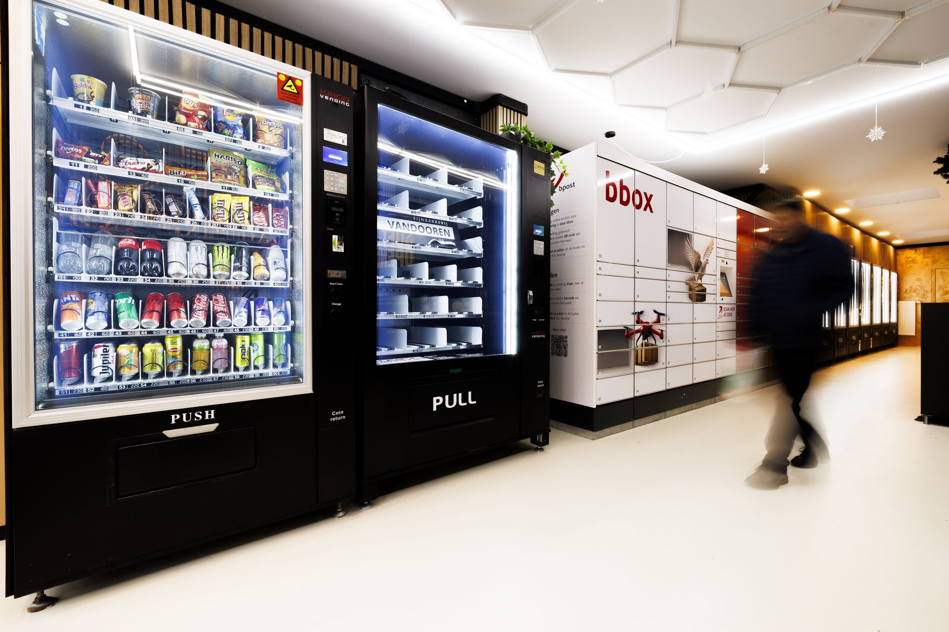 Matoautomaat drankautomaat Kaigo Vending automaten op een rij