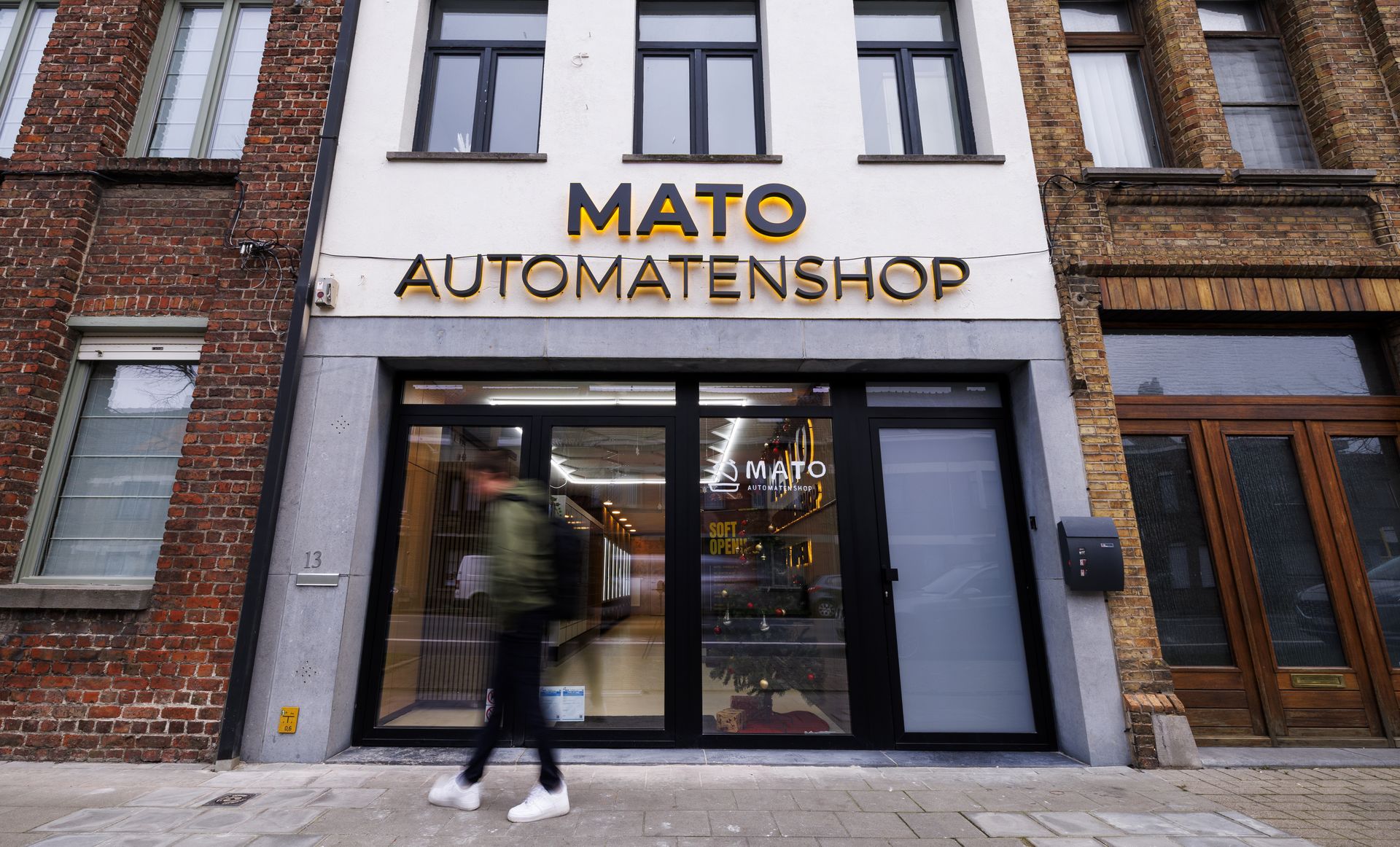 Matoautomaat Voorgevel Kaigo Vending automaten op een rij